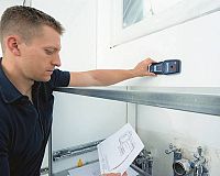 Detektor kovů a kabelů Bosch GMS 100 M Professional recenze