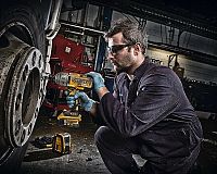 Rázový utahovák DeWalt DCF899P2 recenze